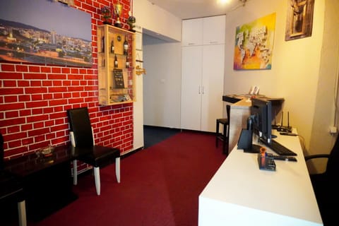 Communal lounge/ TV room, TV and multimedia, Lobby or reception, Seating area