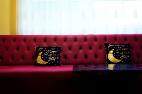 Kitchen or kitchenette, Seating area, kitchen