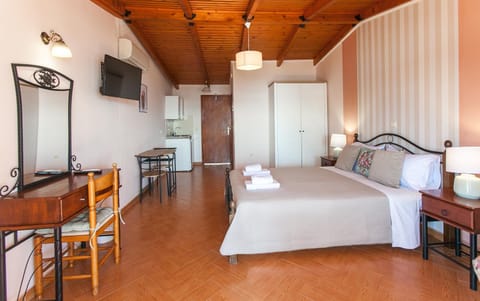 Bed, Photo of the whole room, Bedroom, hair dresser, towels