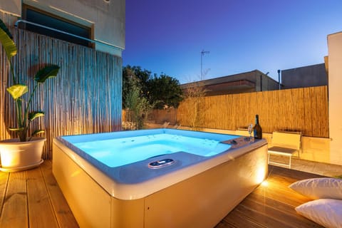 Night, Natural landscape, Hot Tub, Pool view, Swimming pool, Open Air Bath