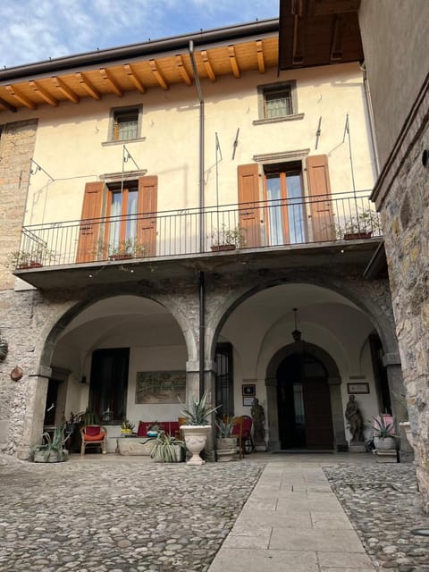 Property building, Facade/entrance, Inner courtyard view
