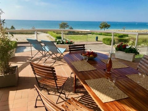 BBQ facilities, Balcony/Terrace, Dining area, Sea view