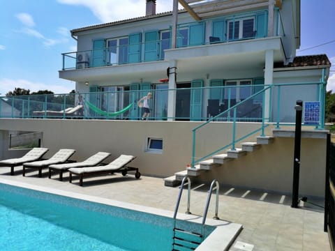Balcony/Terrace, Swimming pool