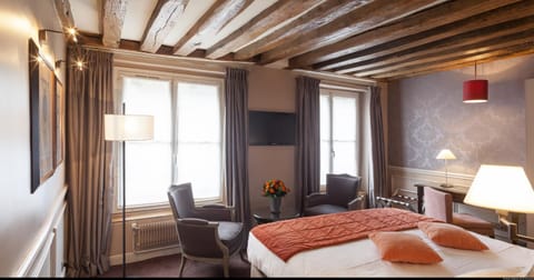 Bed, Photo of the whole room, Seating area