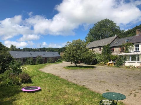 Gernos Farmhouse House in Wales