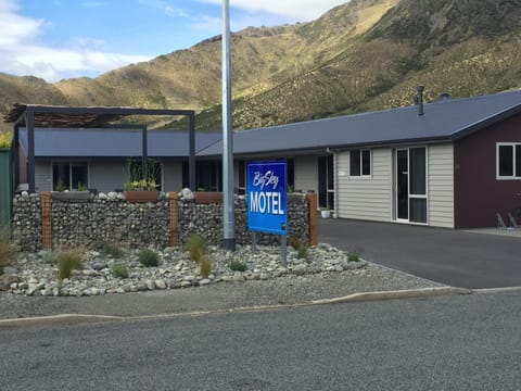 Property building, Quiet street view