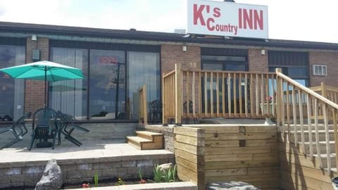 Patio, Facade/entrance, Day, Property logo or sign