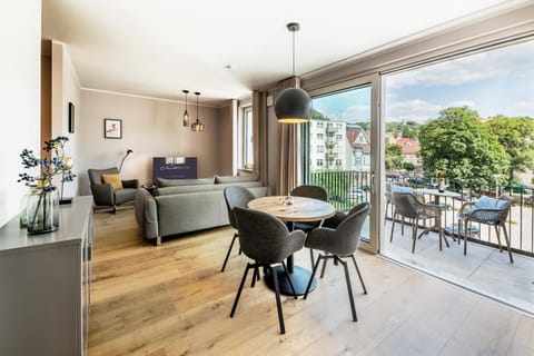 Nearby landmark, Day, Summer, Balcony/Terrace, Balcony/Terrace, Seating area, Dining area, On site, City view, City view, Landmark view, Landmark view, Inner courtyard view, Facility for disabled guests