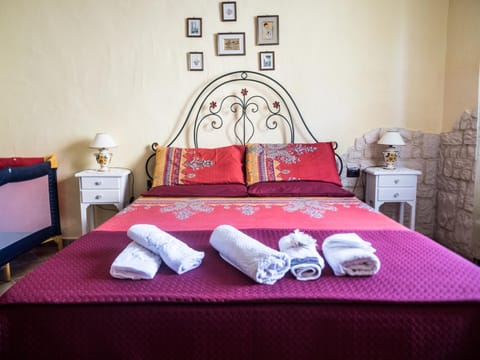 Bedroom, cot