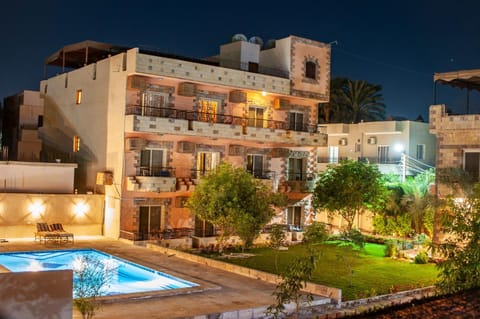 Property building, Garden, Swimming pool