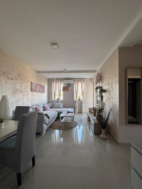 TV and multimedia, Living room, Photo of the whole room, Seating area