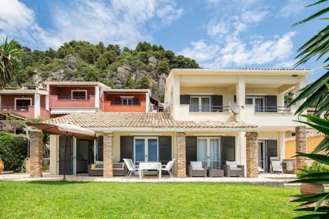 Property building, Patio, Facade/entrance, Garden, View (from property/room), Balcony/Terrace, Decorative detail, Beach, Guests, Garden view, Mountain view, Sea view, children, young children, older children, Family, Parking, hair dresser, locker, pet friendly, safe, sunbed, towels, laundry, kitchen, air conditioner