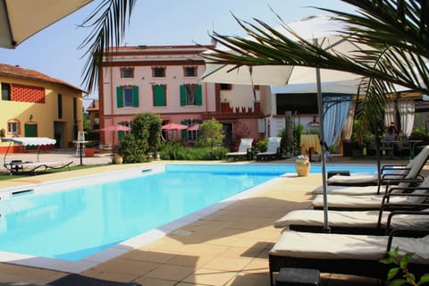 Property building, Pool view