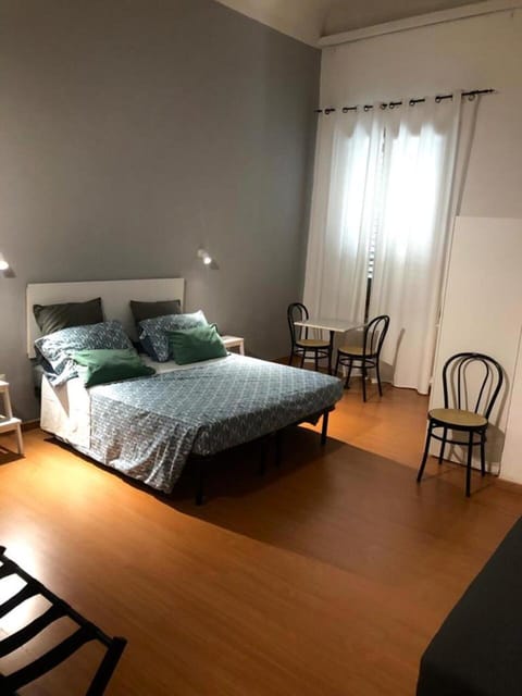 Bed, Photo of the whole room, Seating area, Bedroom
