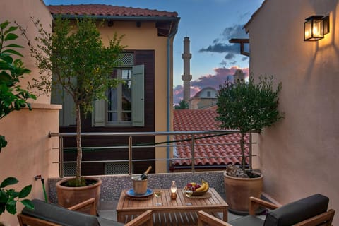 View (from property/room), Balcony/Terrace, Seating area, Landmark view