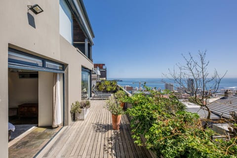 Property building, Balcony/Terrace, Sea view