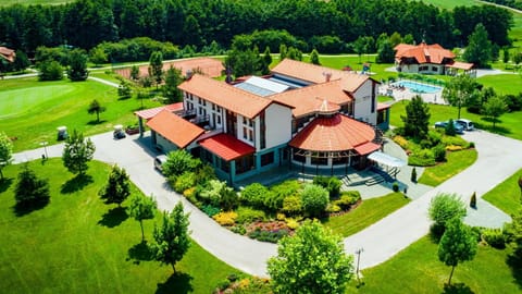 Property building, Day, Garden, Garden view, Pool view, Swimming pool
