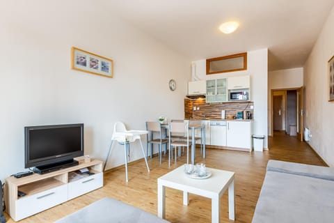 TV and multimedia, Kitchen or kitchenette, Living room, Dining area, children