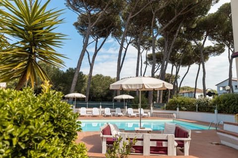 Natural landscape, Garden, Garden view, Pool view, sunbed