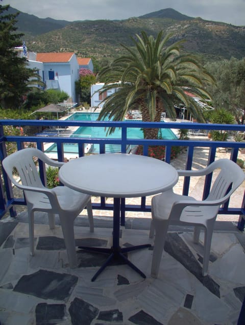 Garden view, Mountain view, Pool view