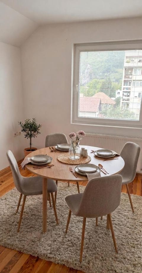 Seating area, Dining area