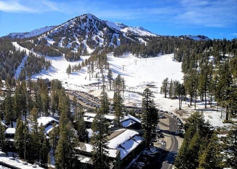 Nearby landmark, Day, Natural landscape, Winter, Skiing, Mountain view