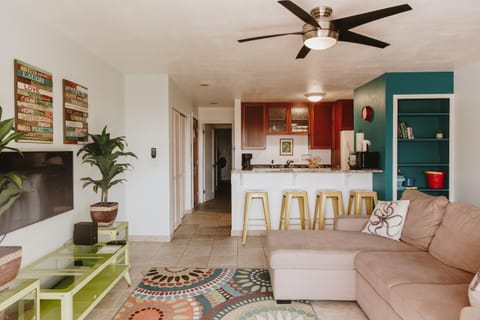 TV and multimedia, Coffee/tea facilities, Living room, Dining area, minibar, kitchen