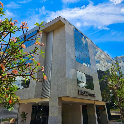 Property building, Facade/entrance, Day, Logo/Certificate/Sign