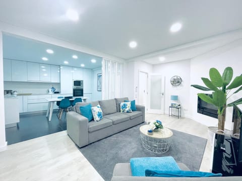 Kitchen or kitchenette, Living room, Dining area, locker, air conditioner