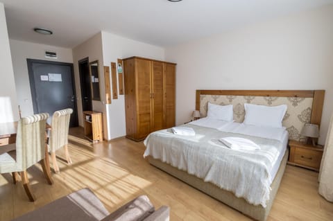 Bed, Photo of the whole room, Seating area, Bedroom, wardrobe, air conditioner