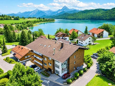 Property building, Day, Natural landscape, Bird's eye view, Lake view, Mountain view, Location, Parking