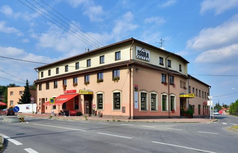 Restaurant/places to eat, Restaurant/places to eat, Facade/entrance, Off site, Summer, Other, Street view, Area and facilities