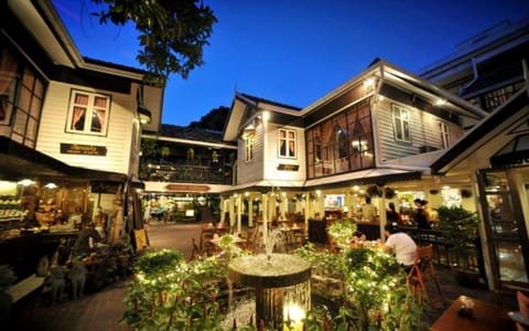 Property building, Restaurant/places to eat