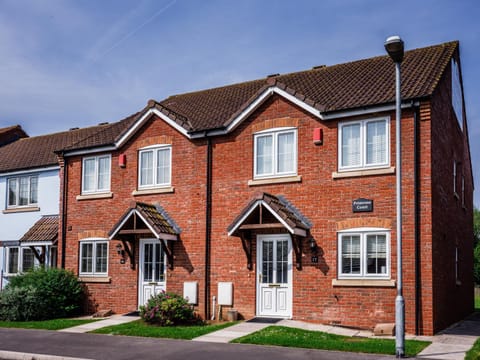 Lakeview Holiday Cottages Bed and Breakfast in Taunton Deane