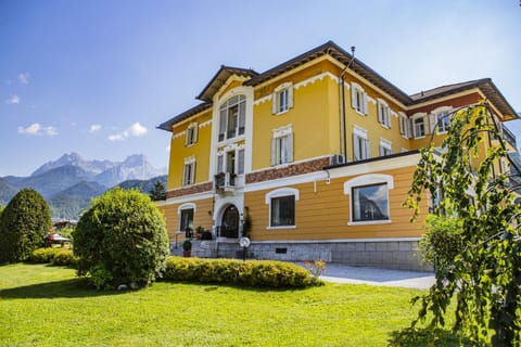 Facade/entrance, Garden view, Mountain view