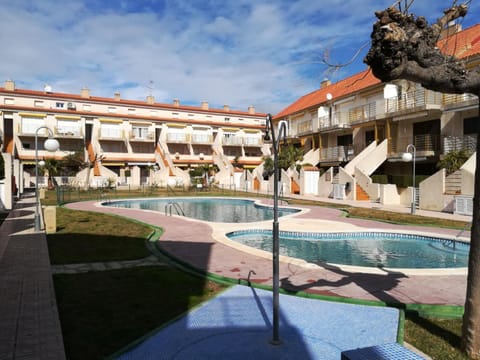 Swimming pool, Swimming pool