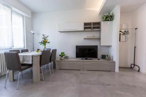 GuestHost - Milano Business Balcony Flat Apartment in Milan