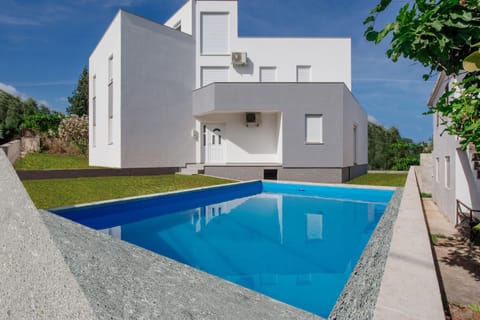 Facade/entrance, Bird's eye view, Garden view, Pool view, Swimming pool