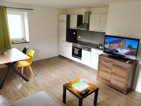 TV and multimedia, Kitchen or kitchenette, Living room, Seating area, Dining area