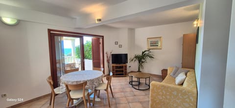 TV and multimedia, Living room, Seating area, Dining area, Sea view