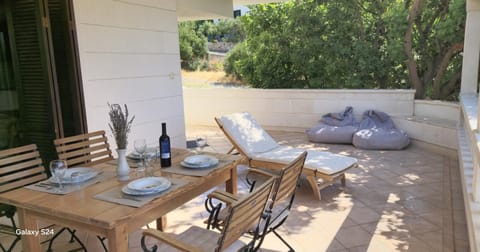 Patio, Day, Seating area