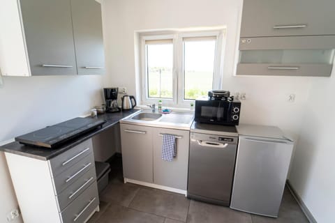 Coffee/tea facilities, Kitchen or kitchenette, dishwasher, minibar, pet friendly, stove, toaster