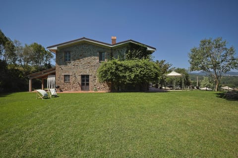 Property building, Day, Natural landscape, Garden, Garden view