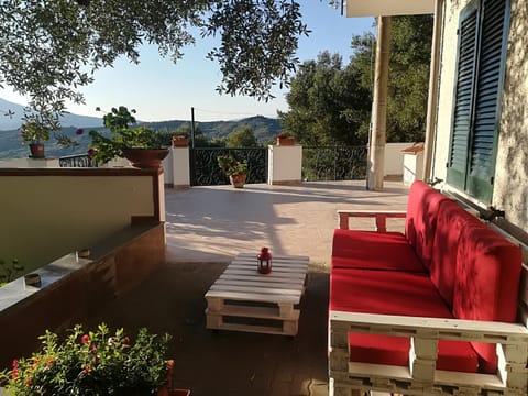 Property building, Patio, Balcony/Terrace