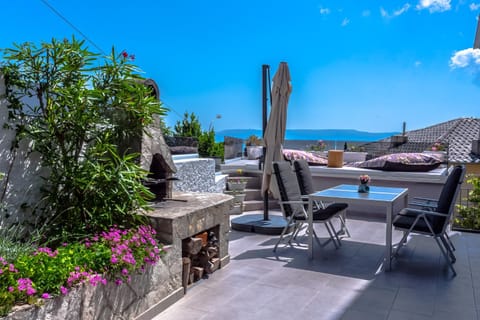 Balcony/Terrace, Seating area, Dining area, Sea view, sunbed