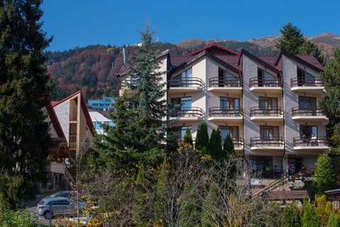 Property building, Facade/entrance, Bird's eye view