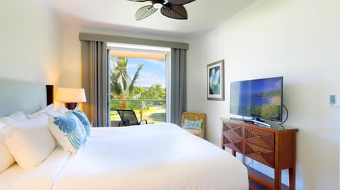 Bed, TV and multimedia, View (from property/room), Bedroom, Garden view