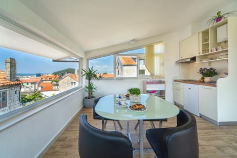 Balcony/Terrace, Balcony/Terrace, Dining area