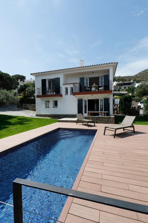 Property building, Pool view, Swimming pool, Swimming pool