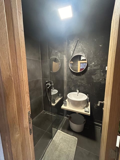 MARETA II - waterfront Apartment in Dobrota